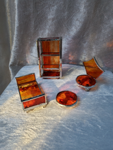 Charger l&#39;image dans la galerie, Mobilier miniature en vitrail orange