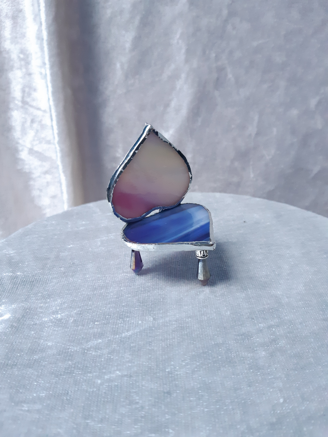 Petite chaise décorative rose et bleue